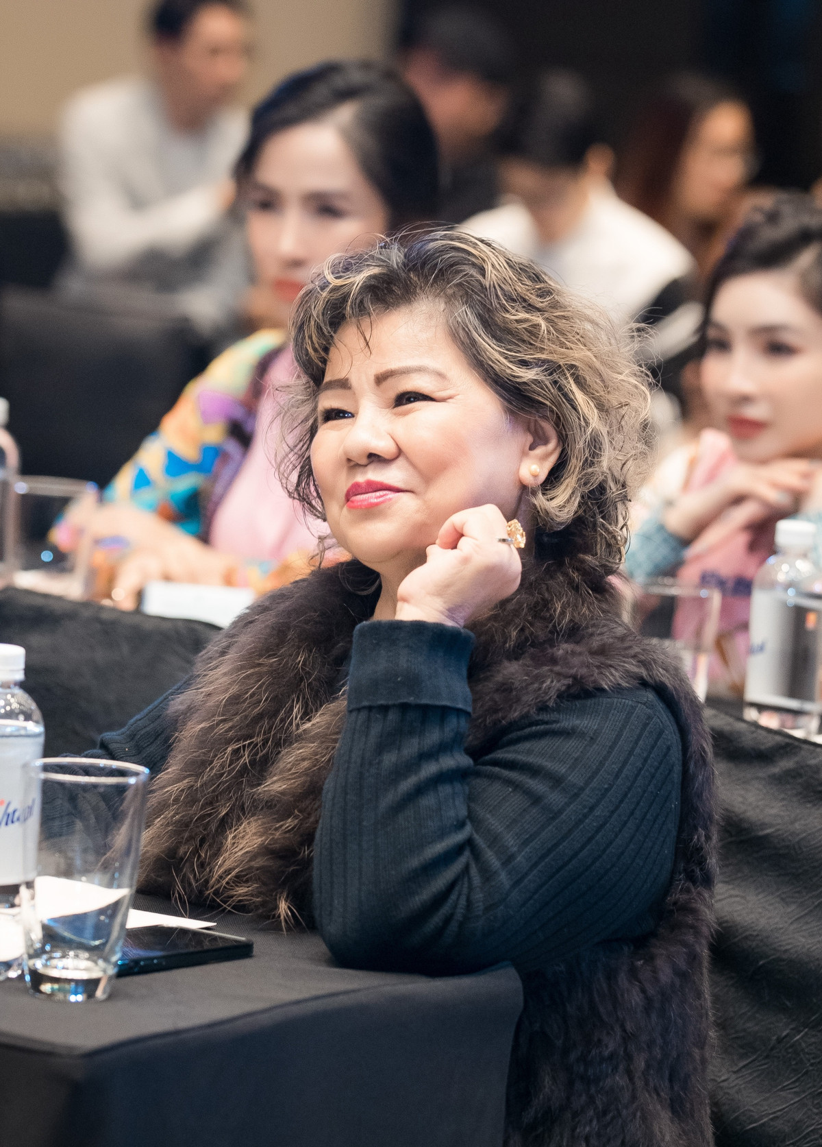 NSND Thanh Hoa: Dan ba deu thich dep, thich tre, thich duoc yeu-Hinh-3