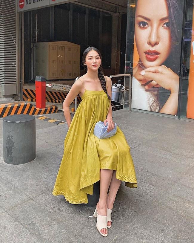 iss Earth Phương Khánh chắc bị trừ âm điểm thanh lịch vì chiếc đầm maxi nhàu nhĩ.