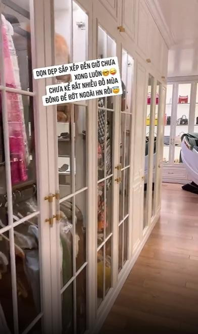 Le Quyen khoe tu do hieu sieu khung trong biet thu trieu do