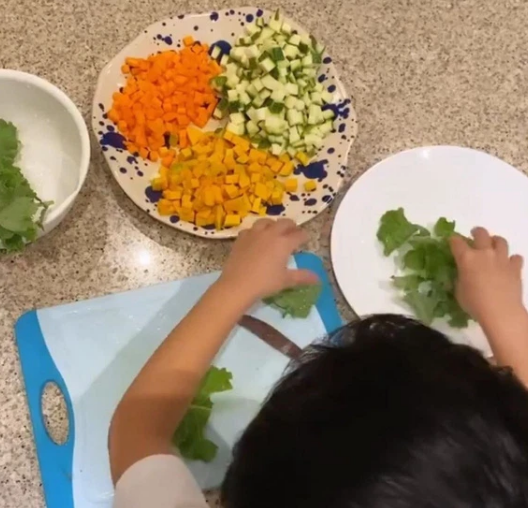 Trinh tieng Anh dang ne cua quy tu nha Tang Thanh Ha du moi 7 tuoi