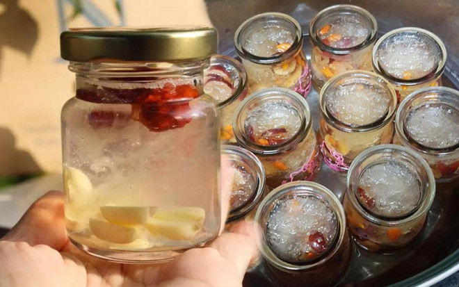 Tổ yến chưng đắt khách mùa dịch, chủ cửa hàng bán sương sương vài cân/ngày To yen chung dat khach mua dich, chu cua hang ban suong suong vai can/ngay