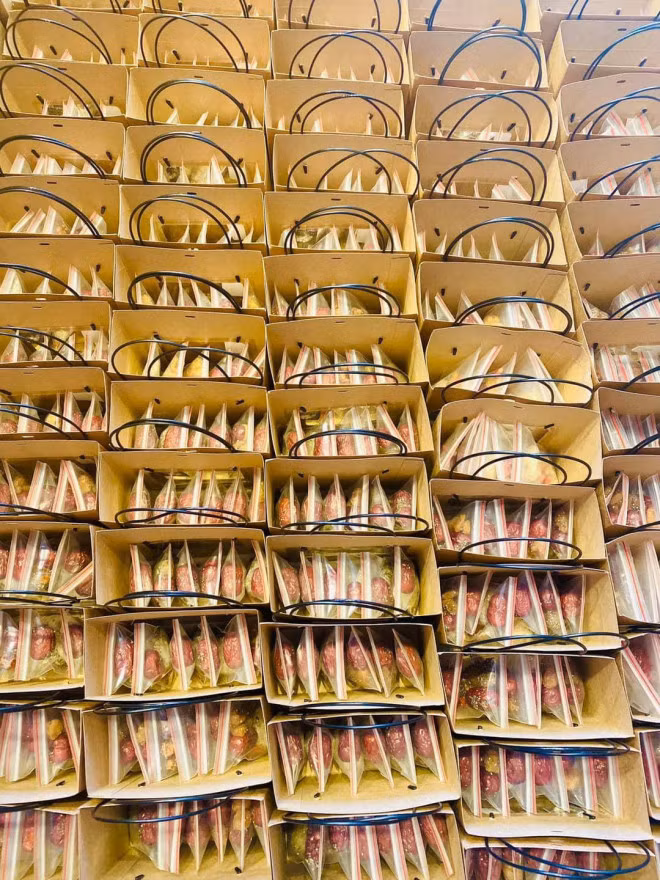 To yen chung dat khach mua dich, chu cua hang ban suong suong vai can/ngay-Hinh-14