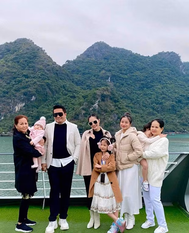 Lộ chi phí siêu khủng nuôi 3 tiểu công chúa của gia đình Đoàn Di Băng - Hình 6 Lo chi phi sieu khung nuoi 3 tieu cong chua cua gia dinh Doan Di Bang-Hinh-6