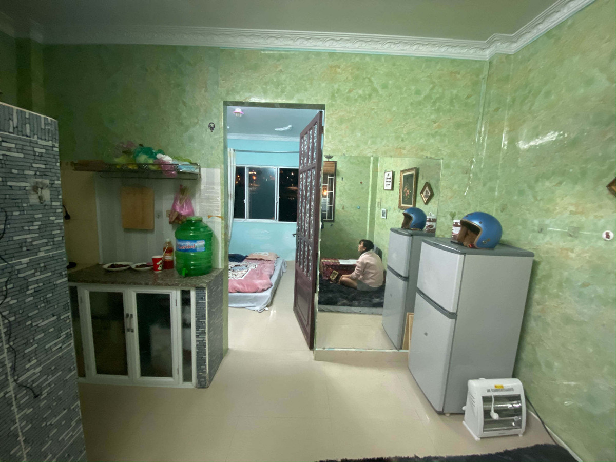 Ngôi nhà thuê được anh tự decor, cải tạo lại trong 10 ngày. Sau cải tạo, ngôi nhà có view thoáng rộng, nhìn ra thành phố với con đường lên dốc đặc trưng.