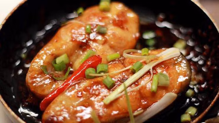 Cá bông lau có thể chế biến thành nhiều món đặc sản như kho tiêu, kho thơm, canh cá, cháo cá, nấu lẩu....