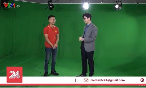 Quang Linh Vlogs xuat hien tren truyen hinh, du dinh tro lai chau Phi-Hinh-2