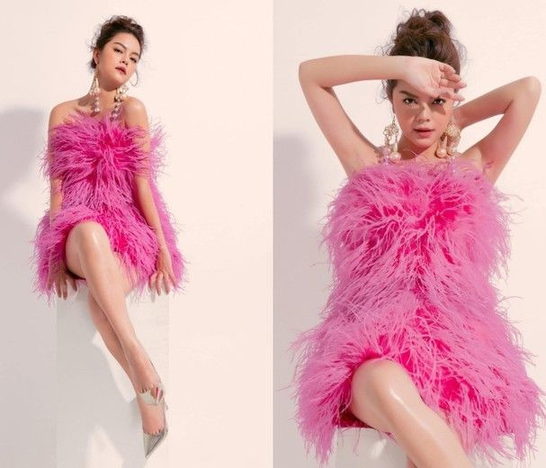 Phạm Quỳnh Anh: Phạm Quỳnh Anh không phải là một mỹ nhân sở hữu những đường nét quá sắc sảo nhưng cô lại mang một vẻ dịu dàng, đằm thắm. Bà mẹ hai con cũng cho thấy sắc vóc ngày càng thăng hạng, chẳng hề thua kém mỹ nhân son rỗi nào. Giọng ca Hạnh Phúc Mới từng “gây thương nhớ” tạo hình “nàng thơ” cùng outfit đầm lông vũ cực ngọt ngào. Bộ trang phục được thiết kế cúp ngực, thắt ở eo giúp nữ ca sĩ thêm phần quyến rũ.