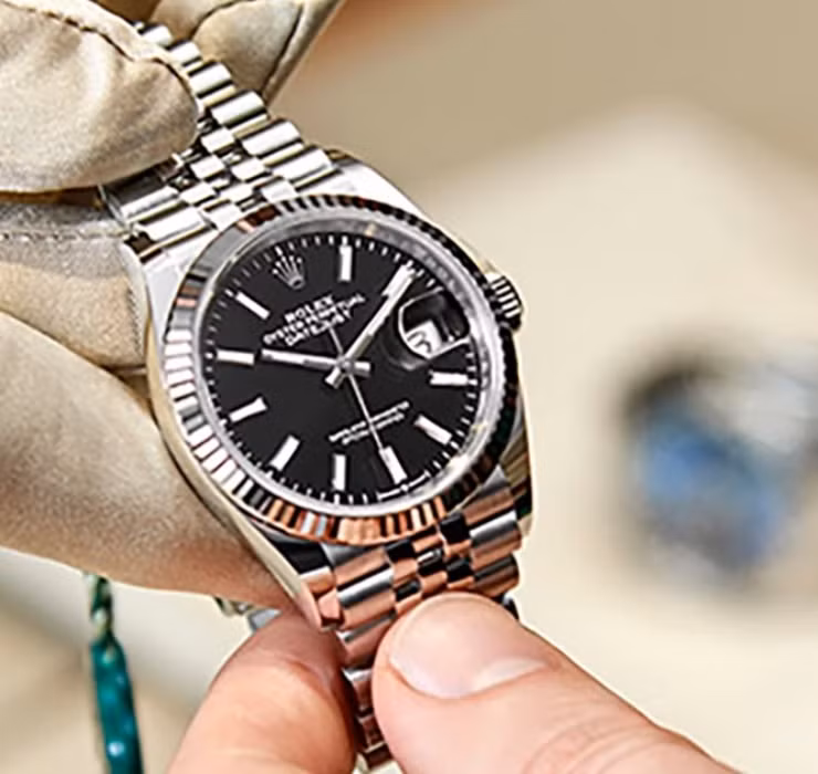 Nhiều người cho rằng việc sở hữu những chiếc đồng hồ thời thượng, đắt giá được xem như thước đo cho sự thành công của một người.