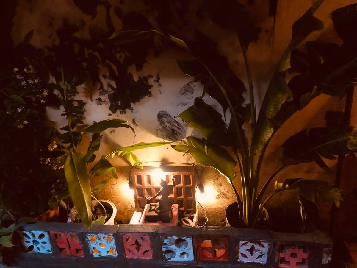 Chàng trai cải tạo phòng trọ ẩm mốc như không gian phố cổ Hội An ảnh 11