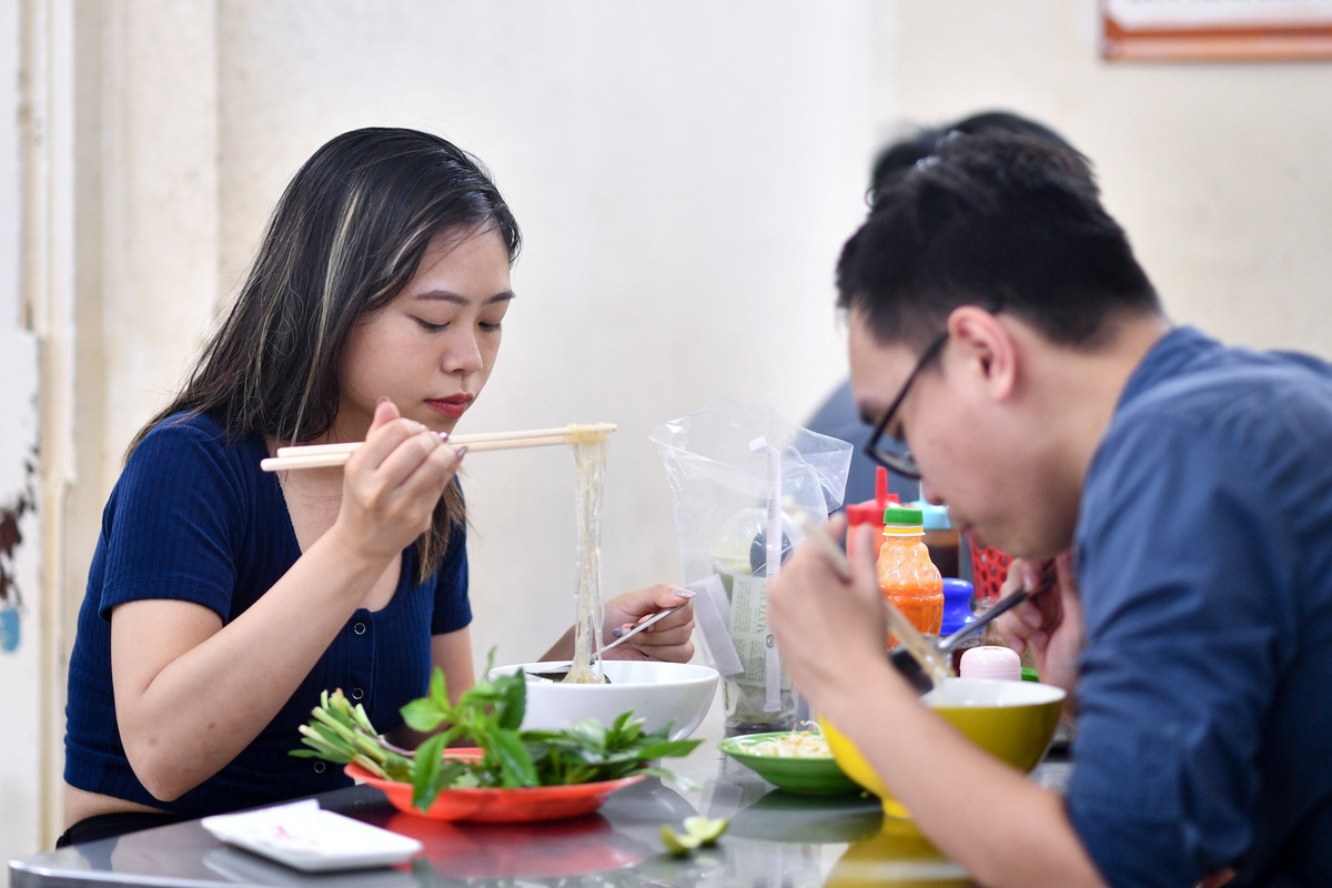 Pho mien ga Ky Dong o TP.HCM don them khach tre nho hieu ung Michelin-Hinh-3