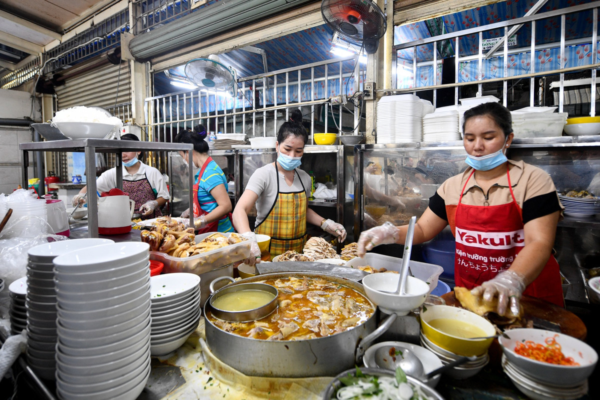 Pho mien ga Ky Dong o TP.HCM don them khach tre nho hieu ung Michelin-Hinh-2