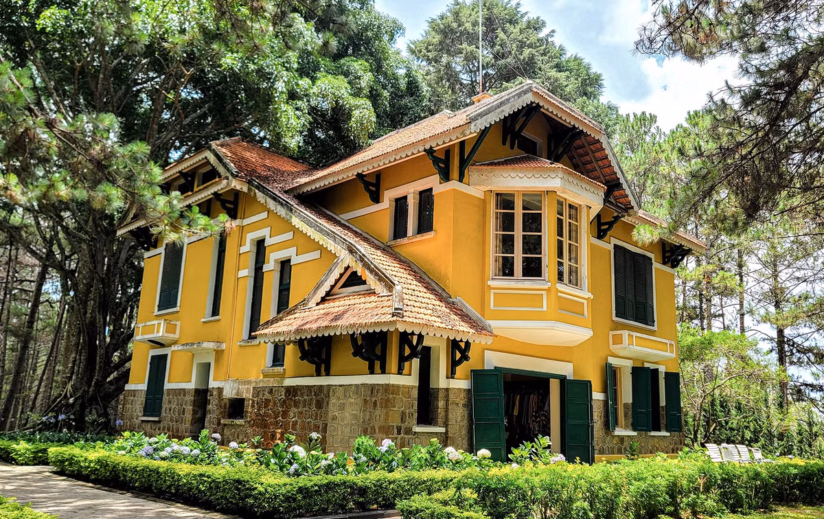 Một căn biệt thự khác trong khu vực Dinh I.