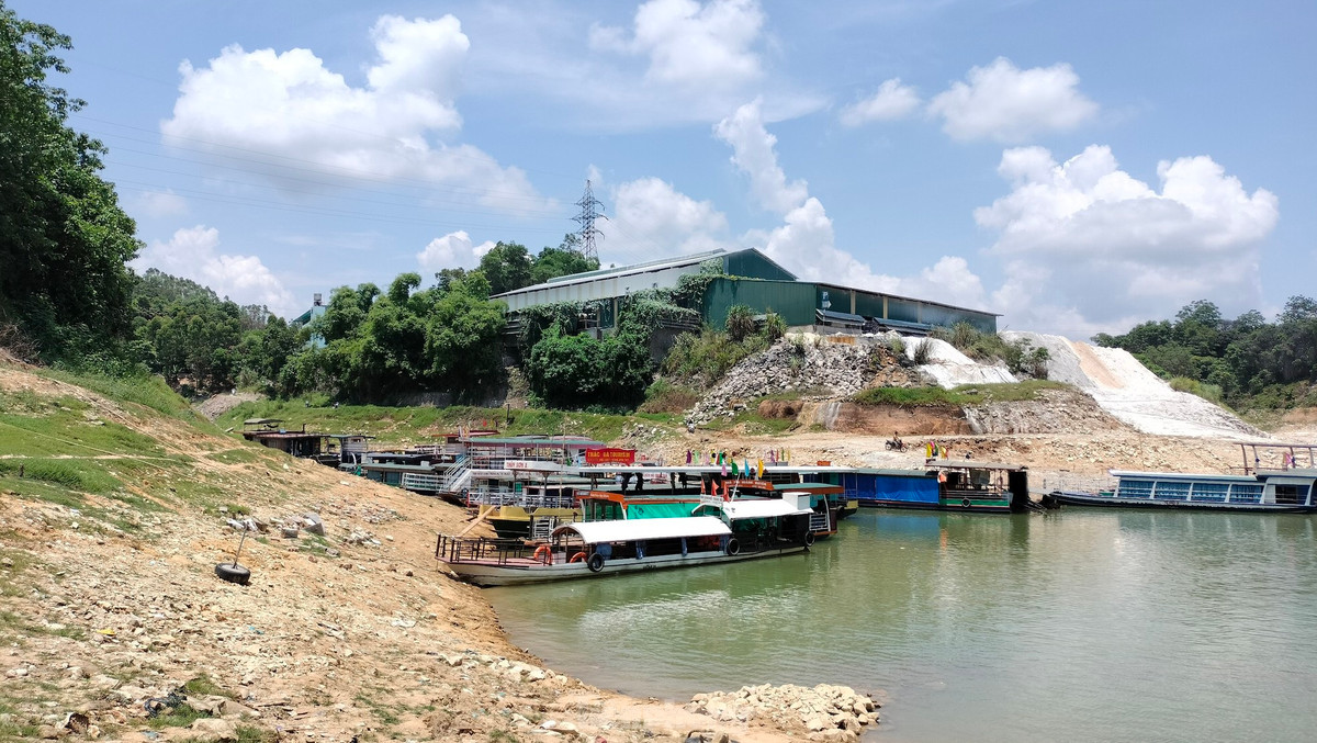 Nhiều tuyến tàu chở khách nội tỉnh bị đình trệ. Điển hình như tuyến cảng Hương Lý đi xã Xuân Long phải tạm dừng. Tuyến cảng Hương Lý đi Cảm Nhân, Phúc An cũng phải lập tạm bến mới cách vị trí bến cũ 3 - 5km do nước cạn.