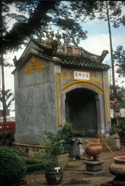 Lăng Ông Bà Chiểu thờ vị khai quốc công thần nào của nhà Nguyễn? - Hình 3 Lang Ong Ba Chieu tho vi khai quoc cong than nao cua nha Nguyen?-Hinh-3