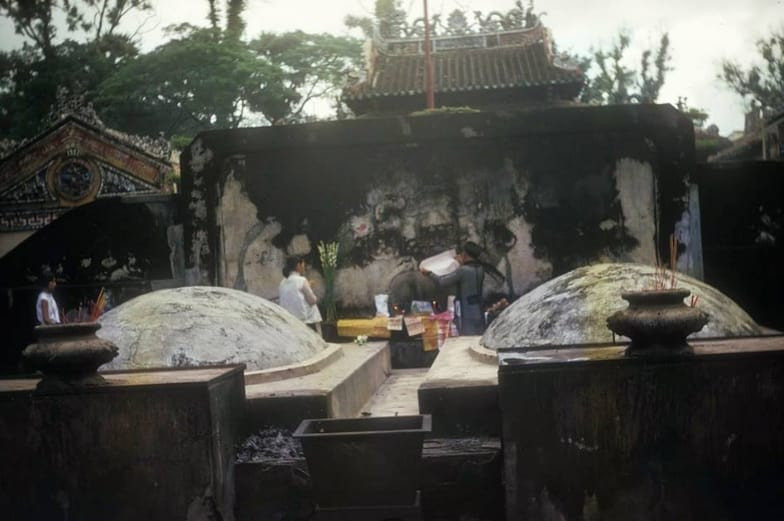 Lăng Ông Bà Chiểu thờ vị khai quốc công thần nào của nhà Nguyễn? - Hình 2 Lang Ong Ba Chieu tho vi khai quoc cong than nao cua nha Nguyen?-Hinh-2