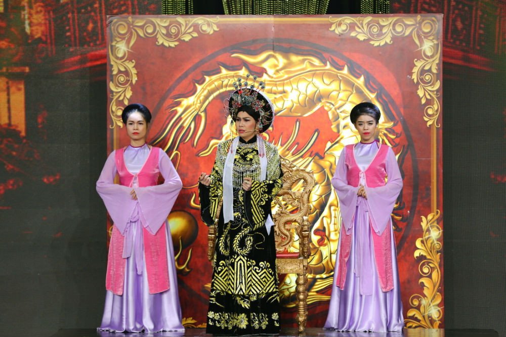 Nguyen phi Y Lan va vua Ly Nhan Tong ha lenh giet 72 cung nu