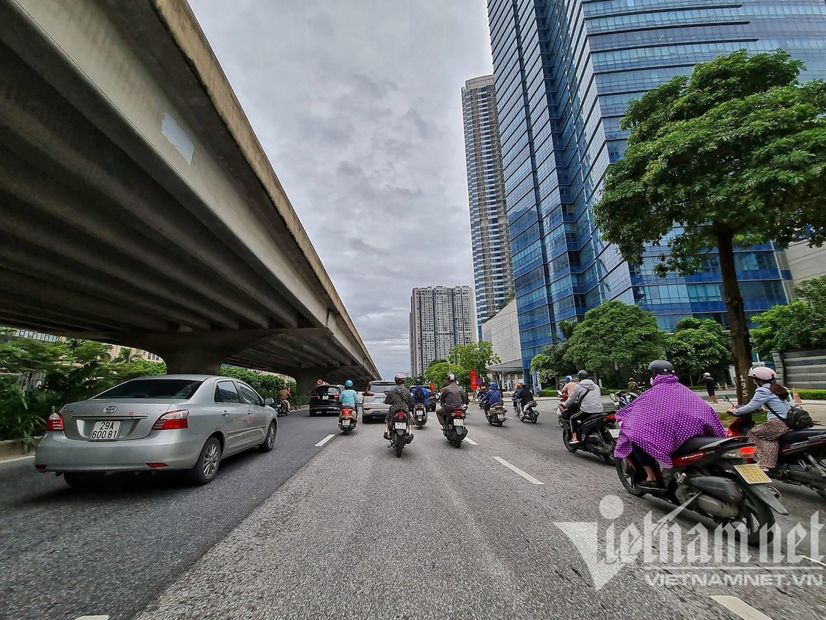 Đường Phạm Hùng đoạn qua tòa nhà Kangnam thông thoáng vào giờ cao điểm