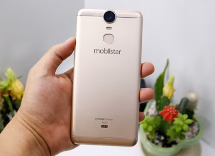 Mobiistar Prime X Max (6,99 triệu đồng). Prime X Max được Mobiistar đầu tư nhiều về chụp ảnh khi trang bị camera trước 8 megapixel còn camera sau là 21 megapixel sử dụng cảm biến IMX230 do Sony sản xuất. Mobiistar cũng phát triển ứng dụng chụp hình riêng cho model này với tính năng chỉnh tay cho phép phơi sáng lên đến 32 giây - điểm nổi bật của máy khi đa số các model hiện chỉ cho phơi sáng 16 giây. Tuy nhiên, phần mềm vẫn chưa tối ưu và dễ sử dụng như trên các smartphone đến từ các thương hiệu lớn.