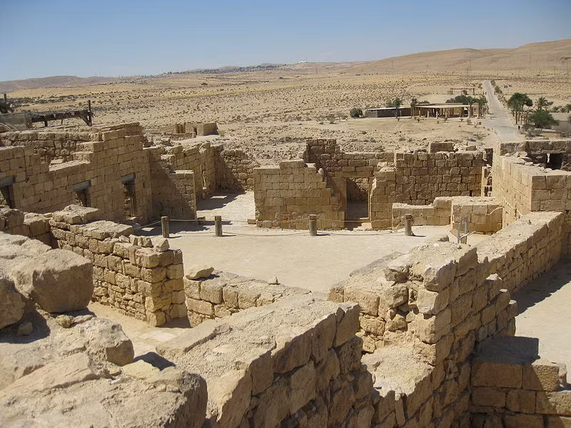 Các vết tích này đem lại nhiều thông tin quan trọng về các hoạt động sinh sống và sản xuất của các cư dân cổ đại trong điều kiện khắc nghiệt của vùng sa mạc. Ảnh: Attractions-in-israel.com.