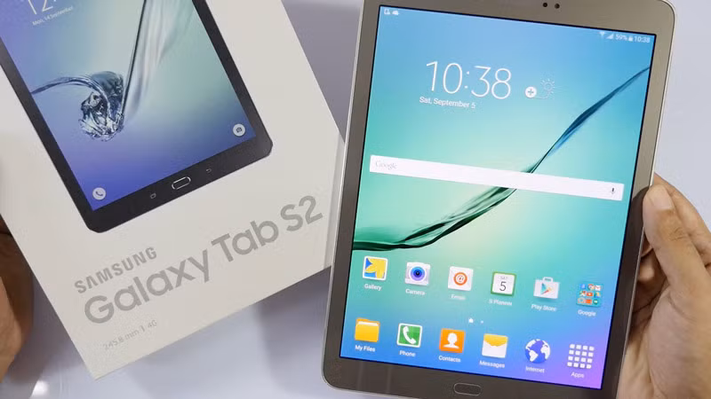  Samsung Galaxy Tab S2 - mẫu tablet nhỏ với màn hình xuất sắc. Nhờ được trang bị màn hình lớn và thiết kế siêu mỏng, nhẹ, Samsung Galaxy Tab S2 là một mẫu máy tính bảng Android được đánh giá cao cho việc sử dụng hàng ngày tại nhà hoặc khi đi ra ngoài. 