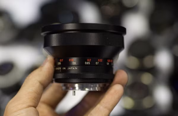 Một ống kính góc góc rộng của Vivitar, 20mm f3.8.