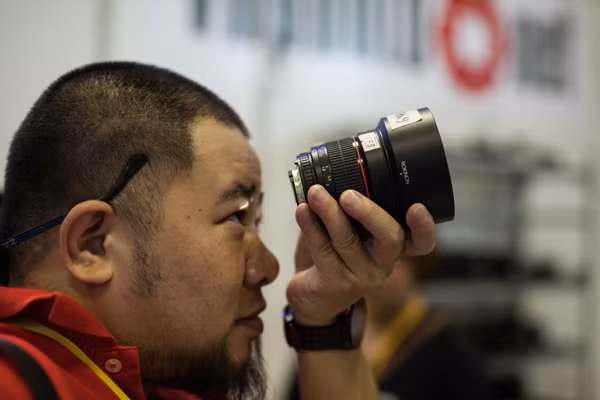 Những người dùng ống kính lấy nét tay thường là dân chơi ảnh chuyên nghiệp, hoặc những người chơi thích chất ảnh của ống kính cũ, giá rẻ hơn lens cùng cấp hiện nay.