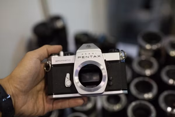 Vài máy ảnh phim cũng được trưng bày ở "chợ phiên". Chiếc máy ảnh này có giá dưới 1 triệu đồng.