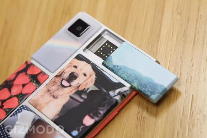  Đây chỉ mới là sản phẩm điện thoại xếp hình thử nghiệm. Có thể đến các phiên bản sau, nhà sản xuất sẽ làm chúng mỏng lại, phù hợp với người dùng hiện đại hơn.