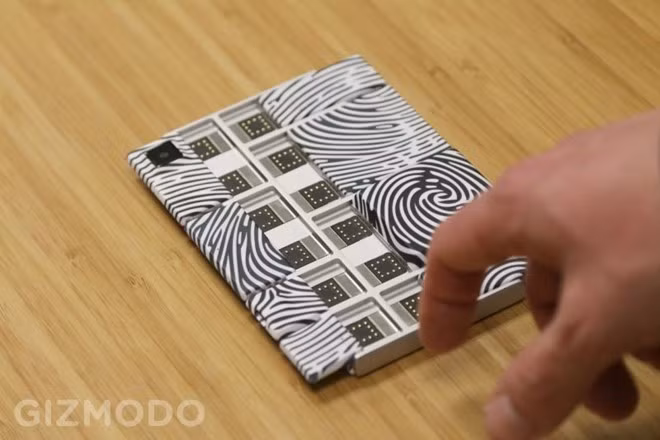 Tuy nhiên các vi xử lí lại nằm trên khung chính thay vì trên môđun nhỏ, và người dùng không thể thay đổi cấu hình của máy được. Nhiều fan hi vọng rằng nhà phát triển của dự án sẽ suy nghĩ lại, khả năng thay đổi nâng cấp cấu hình đang nhận được nhiều sự mong đợi.