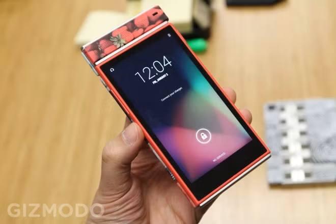 Máy có màn hình độ phân giải 720p, modem 3G và một viên pin tích hợp thời gian chưa đến một ngày.