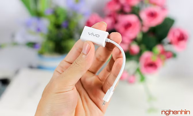 Một trong những tính năng nổi bật của Vivo V3 Max là việc khả năng sạc nhanh, 5 phút cắm điện có thể nghe nhạc trong 2 giờ.