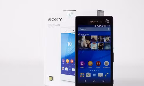  Sony Xperia M4 (giá từ 4,2 triệu đồng). Xperia M4 Aqua là phiên bản tiền nhiệm của Xperia M5. Vì thế, máy này có màn hình độ phân giải HD thay vì Full HD. Camera cũng được giảm xuống còn 13 megapixel. Thiết kế trông giống với dòng Xperia Z dù chất liệu phần lớn là nhựa. Xperia M4 Aqua có tới hai phiên bản khác nhau với giá chênh nhau khoảng 300.000 đồng. Trong đó, bản 1 sim hỗ trợ 4G LTE còn bản 2 sim thì không.