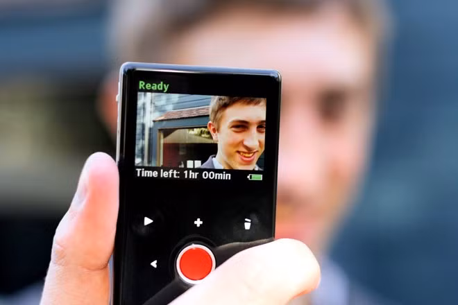 Máy quay video Cisco Flip là thiết bị quay camera được sử dụng phổ biến từ 2006 -2011. Sản phẩm công nghệ này nhanh chóng bị khai tử do nhu cầu từ thị trường it dần đi vì sự phổ biến của smartphone với khả năng quay video sắc nét.