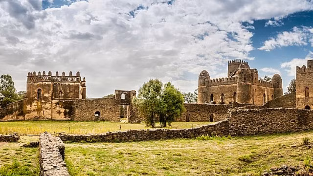 Pháo đài này được xây dựng từ thế kỷ 17 làm nơi ở của hoàng đế Ethiopia Fasilides (Fasil) và những người kế vị ông. Ảnh: Afktravel.com