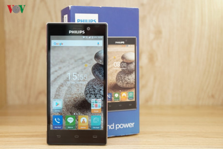 Smartphone Philips V787 có kích cỡ màn hình là 5 inch với độ phân giải Full HD, tấm nền IPS.