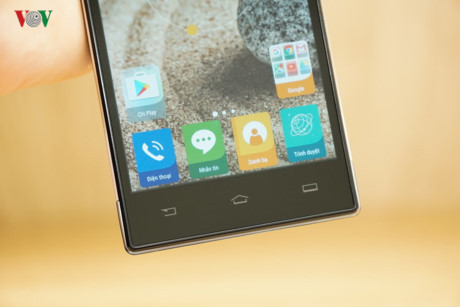 V787 sử dụng bộ vi xử lý như chiếc S616 là MediaTek MT6753 8 lõi, tốc độ 1,3GHz. Máy có RAM 2GB, bộ nhớ trong 16GB và hỗ trợ khe thẻ nhớ lên đến tối đa 32GB).