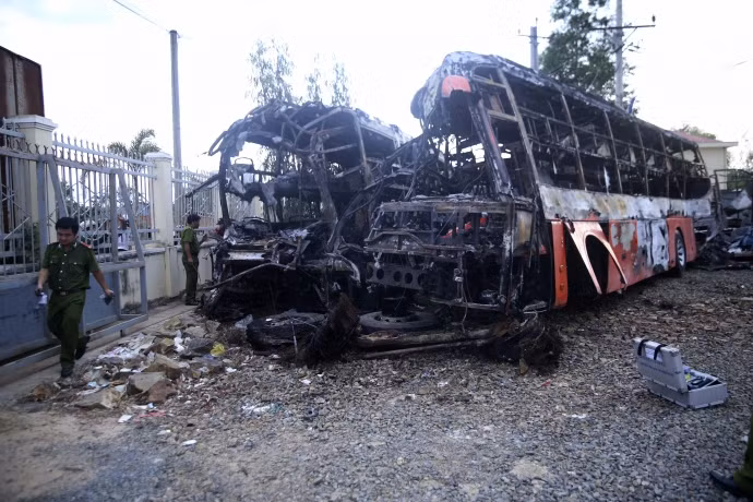 Vu hai xe khach tong nhau: Lai xe Son Quy an bun khi chay xe