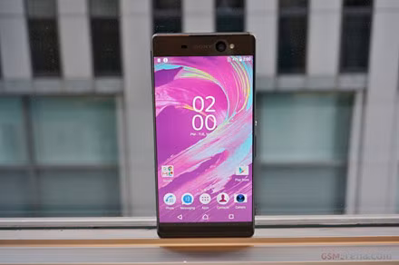 Là một thiết bị có màn hình lớn, thời lượng sử dụng của XA Ultra cũng được Sony quảng cáo khá nhiều. Nó có thể đủ cho chúng ta sử dụng trong vòng 2 ngày. Và Sony cũng tuyên bố rằng với công nghệ sạc nhanh mới trên sản phẩm, chúng ta sẽ có khoảng 5,5 giờ sử dụng chỉ với 10 phút sạc.