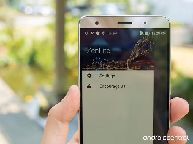 Viền màn hình ZenFone 3 Deluxe khá mỏng