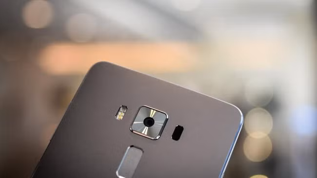 camera sau 23MP với cảm biến Sony IMX318, khẩu độ F2.0, quay video 4K, có hệ thống tự động lấy nét pin 3000mAh,