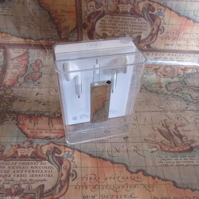 Ngam do co cua Apple duoc ban voi gia 100.000 USD