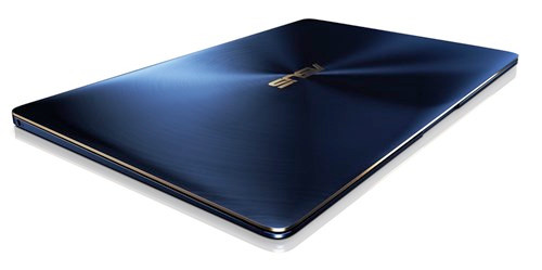 Cụ thể hơn, Asus ZenBook 3 trang bị bộ xử lý Intel Core i7 thế hệ thứ 6 mới nhất, ổ cứng 1TB (SSD PCIe), RAM dung lượng đến 16GB. Mẫu laptop siêu mỏng nhẹ Asus ZenBook 3 còn được trang bị chuẩn kết nối USB Type-C với lời quảng cáo có thể đẩy nhanh dung lượng pin tích hợp lên mức 60% chỉ trong 49 phút cắm sạc.