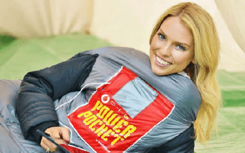 5 cách sạc pin điện thoại độc đáo khi không có nguồn điện - Hình 3 5 cach sac pin dien thoai doc dao khi khong co nguon dien-Hinh-3