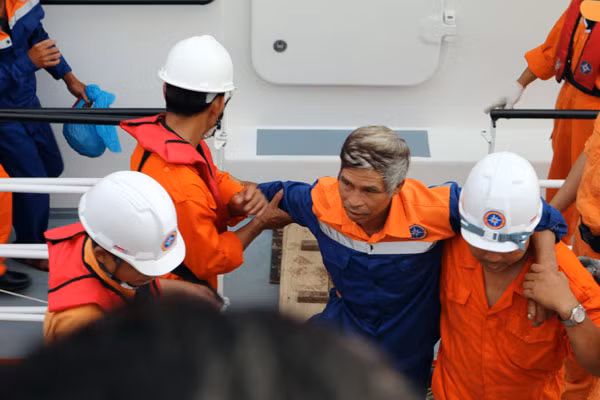 7 gio sinh tu giua dem den Hoang Sa