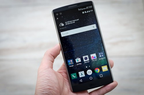  LG V10. Trước khi G5 xuất hiện, V10 là mẫu smartphone Android có khả năng xử lý nhạc số và chơi nhạc tốt nhất trên thị trường. Module xử lý nhạc 32-bit được LG tích hợp sẵn vào phần cứng bên trong V10. Bộ xử lý âm thanh DAC của sản phẩm giống như máy chơi nhạc số chuyên dụng khi dùng chip ESS 9018C2M và chip amp ESS9602C. Từ các định dạng lossless quen thuộc như FLAC, ALAC đến định dạng DSD dung lượng cao mới mẻ, máy đều có thể xử lý ổn. Thậm chí, khi cắm tai nghe bất kỳ, LG V10 tự động nhận diện trở kháng và đưa ra mức điều chỉnh gain phù hợp.