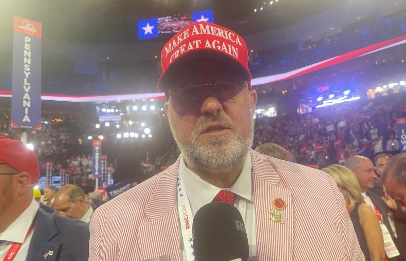 Ông Trump chính thức ra tranh cử Tổng thống Mỹ, công bố phó tướng - Hình 2 Ong Trump chinh thuc ra tranh cu Tong thong My, cong bo pho tuong-Hinh-2