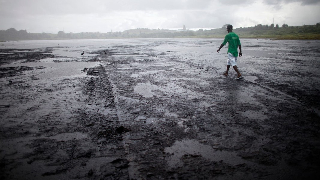 Hồ nhựa đường gần như không chứa nước mà tập trung loại vật chất đặc dính, qua đó lưu giữ xác chết của nhiều loại cổ sinh vật từ hàng nghìn năm trước. Theo Atlas Obscura.