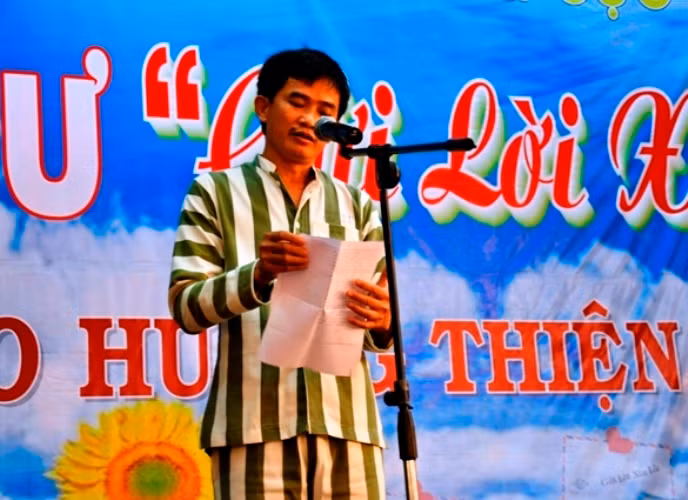 Phạm nhân Trần Anh Huy đọc những dòng thư xin lỗi các nạn nhân vụ TNGT thảm khốc do mình gây ra.