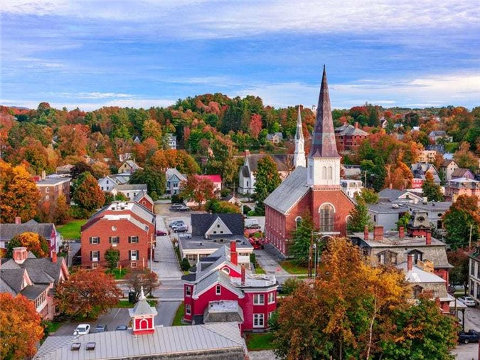 Thành phố Montpelier, Vermont với nhiều ngôi nhà nhiều màu sắctrở nên nên thơVới dòng sông Winooski chảy qua nơi sinh sống chỉ dưới 8.000 người