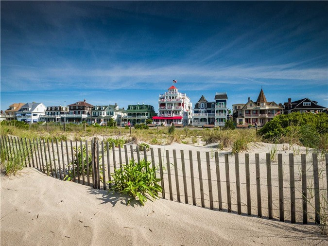 Thị trấn Cape May bên bờ biển chứa một trong những bộ sưu tập lớn nhất của các tòa nhà có khung từ thế kỷ 19 ở Mỹ.